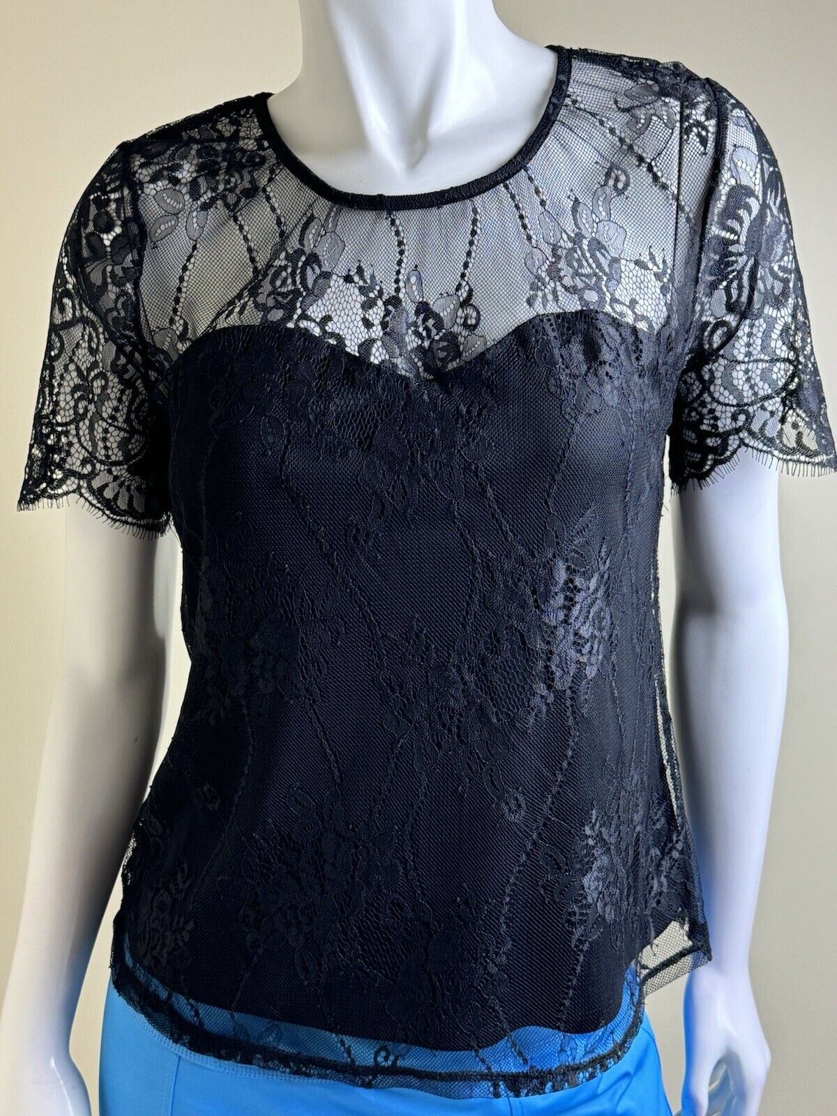 Adiva Women’s Lace Floral Black Blouse Top Sz S.    (B.88)