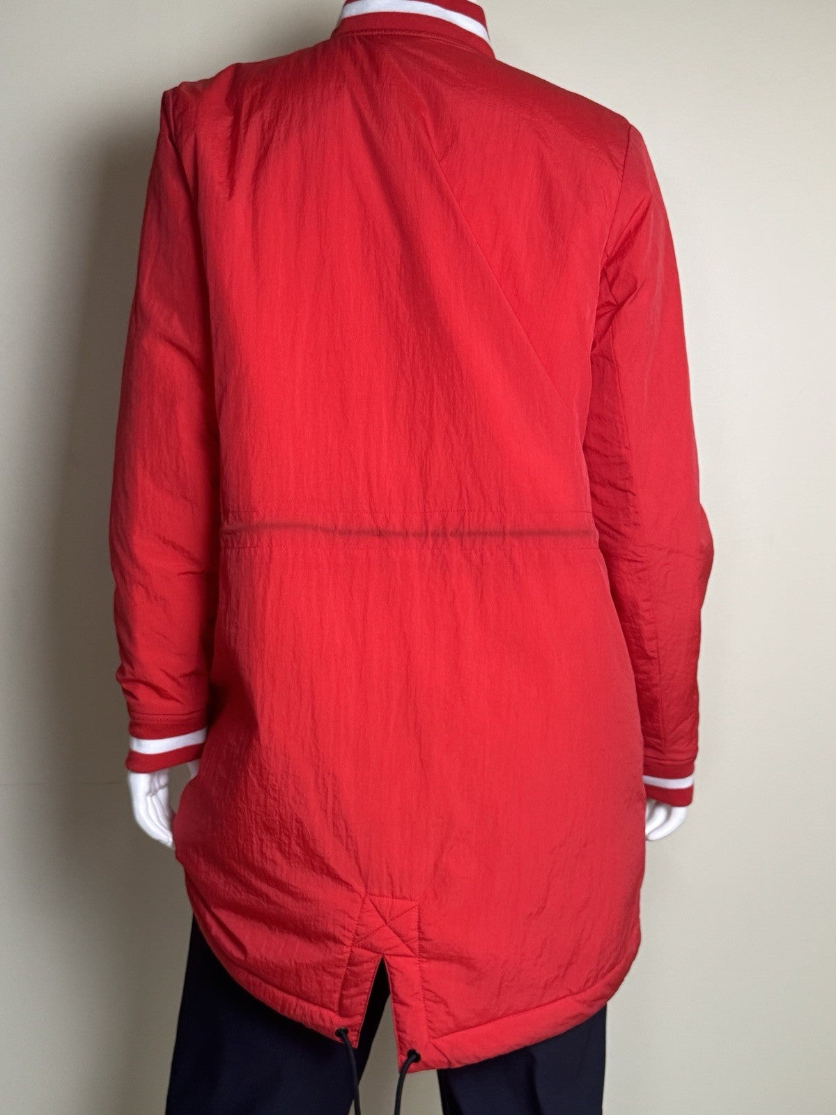 NIKE Women’s Red Long jacket Size L.   (B.091)