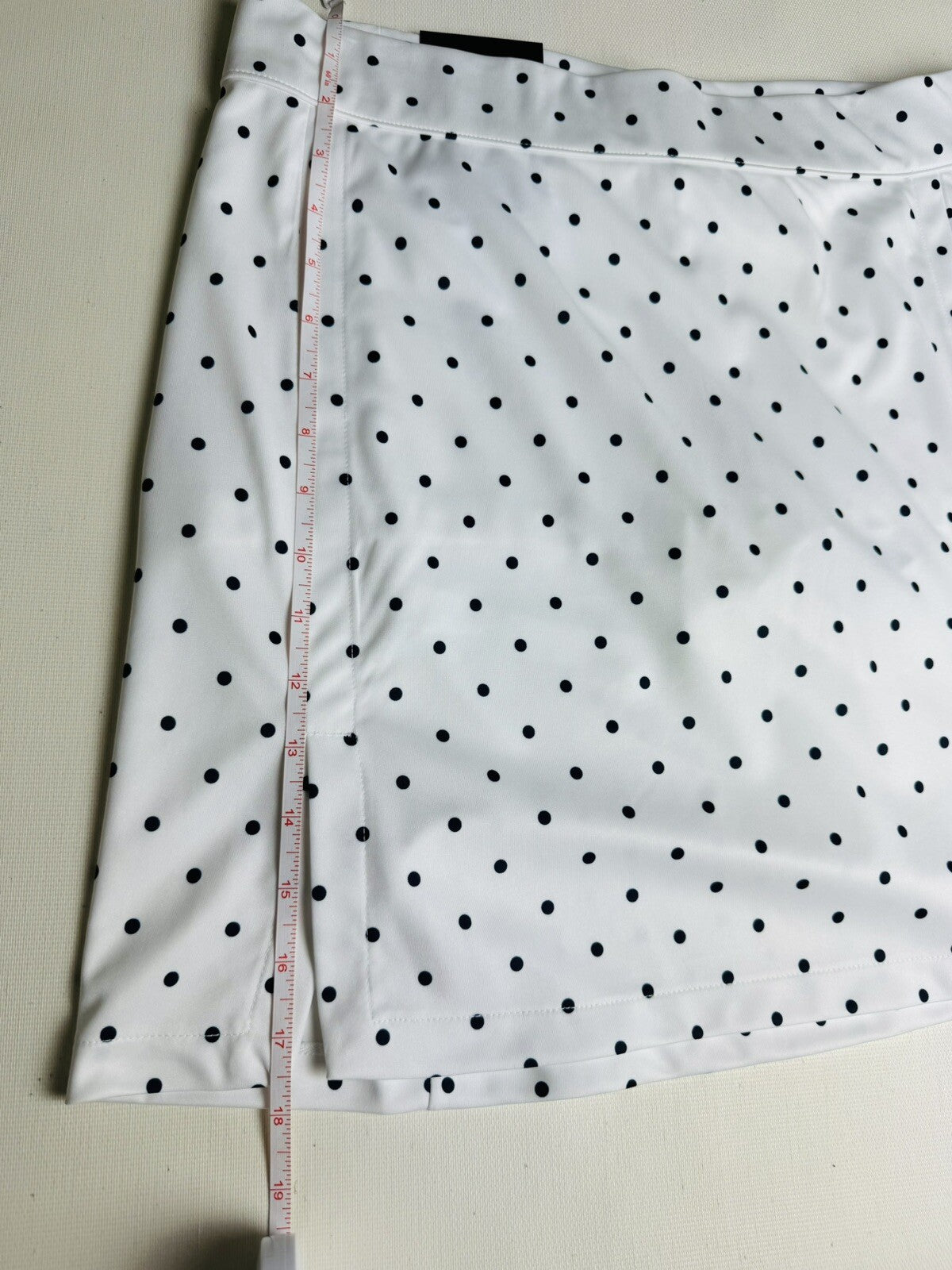 J Lindeberg Women's Golf Skort Polka Dots Sz L.   (02)