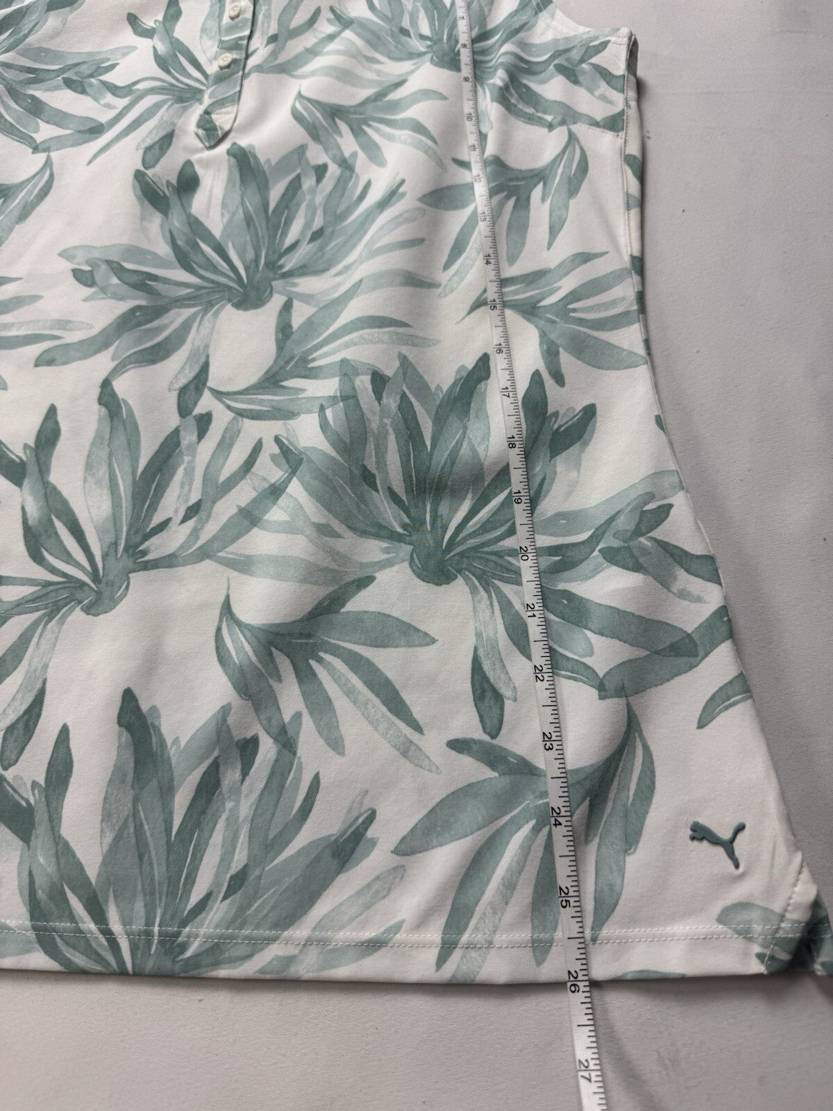 Puma Women’s Golf Shirt Sleeveless Sz S.  (B.132)