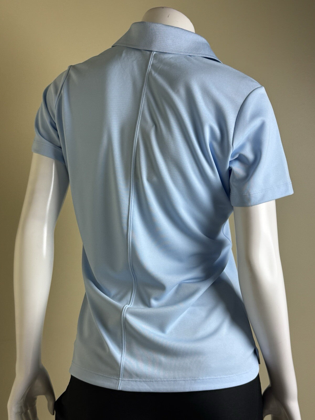 Nike Dri-fit Women’s Golf Shirt Sz M.    (B.135)