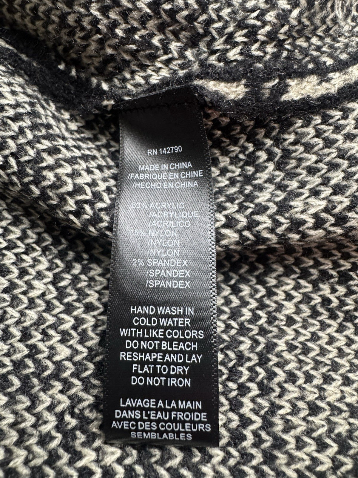 $268 Max Sport Poncho Black/Ivory Sz S/M.      (B.144/1)