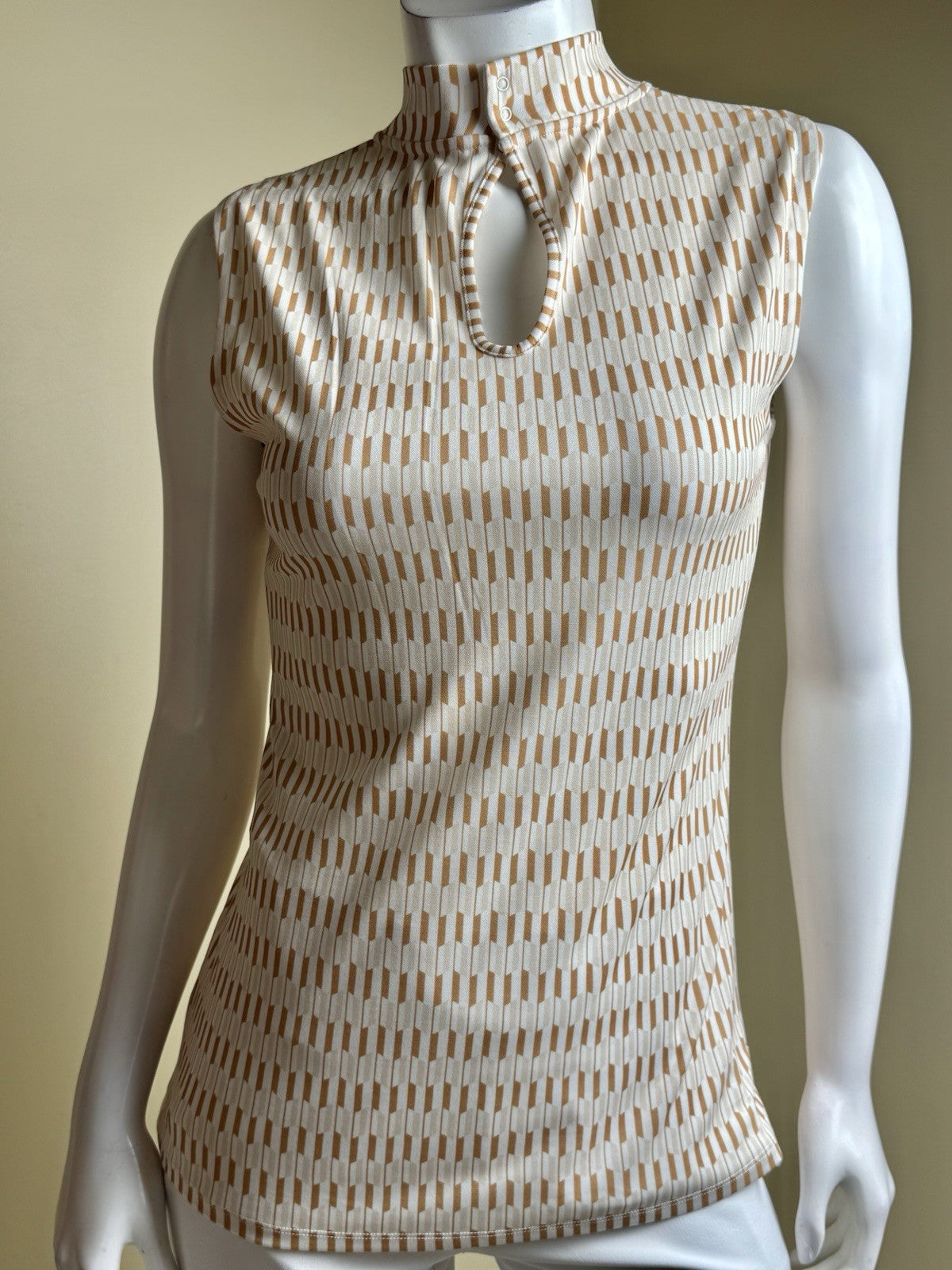 $130 A. Putnam Women’s Sleeveless Keyhole Top Sz S. (B.170)