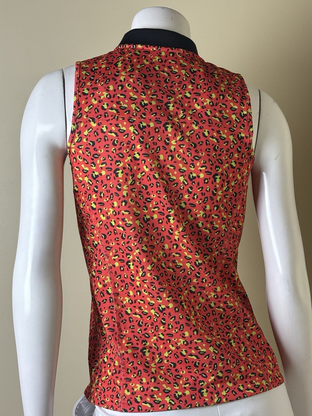 Puma Women’s Golf Shirt Sz S.   (B.162)