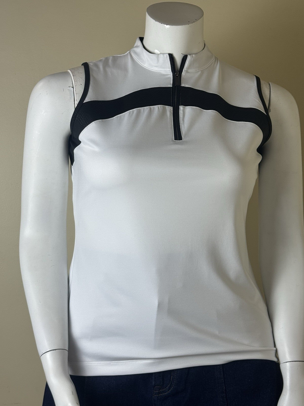 Tail Women's Golf Shirt Sleeveless Size L.      (B.159)