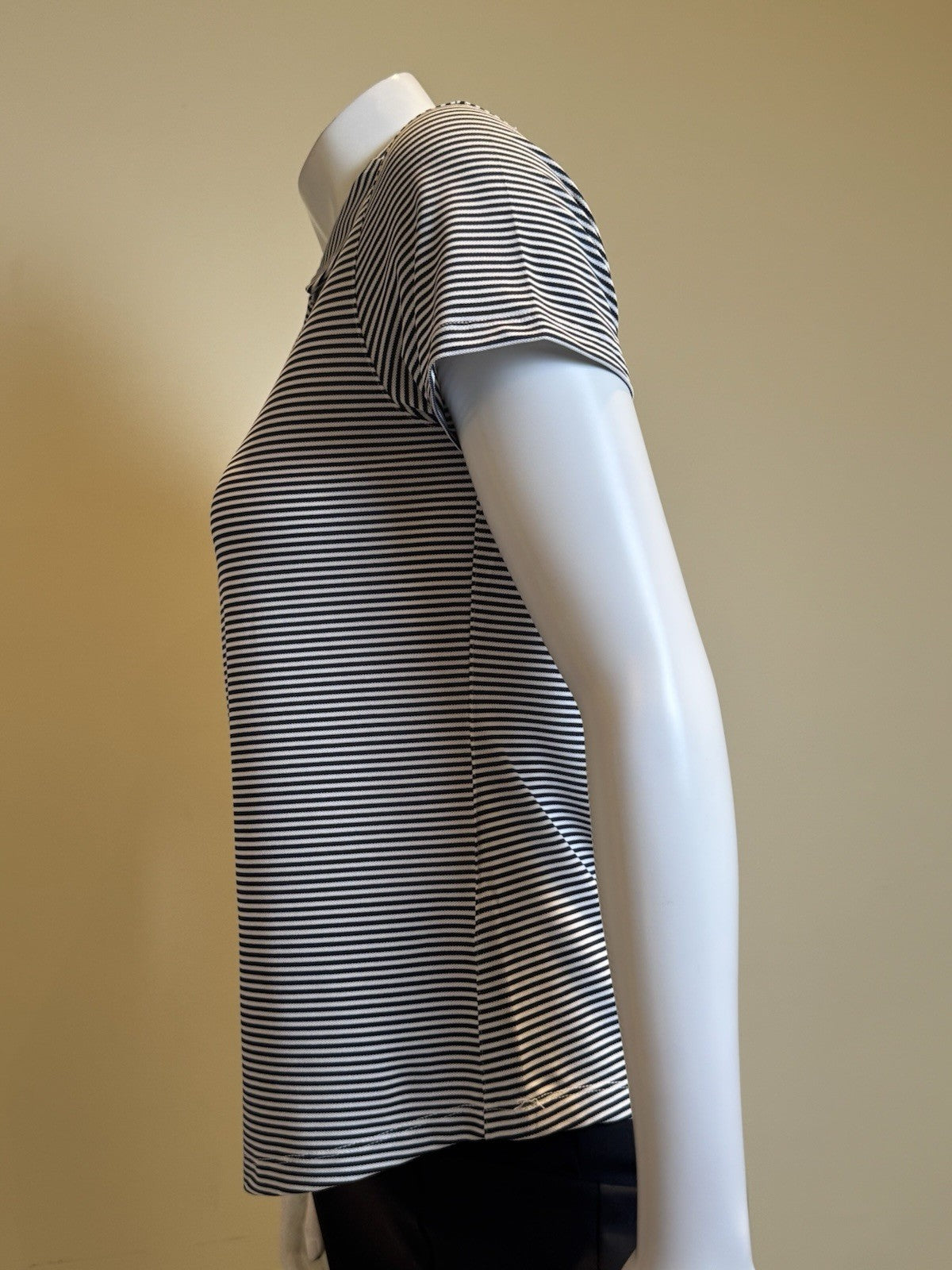 Puma Women’s Golf Shirt Sz S.   (B.167)