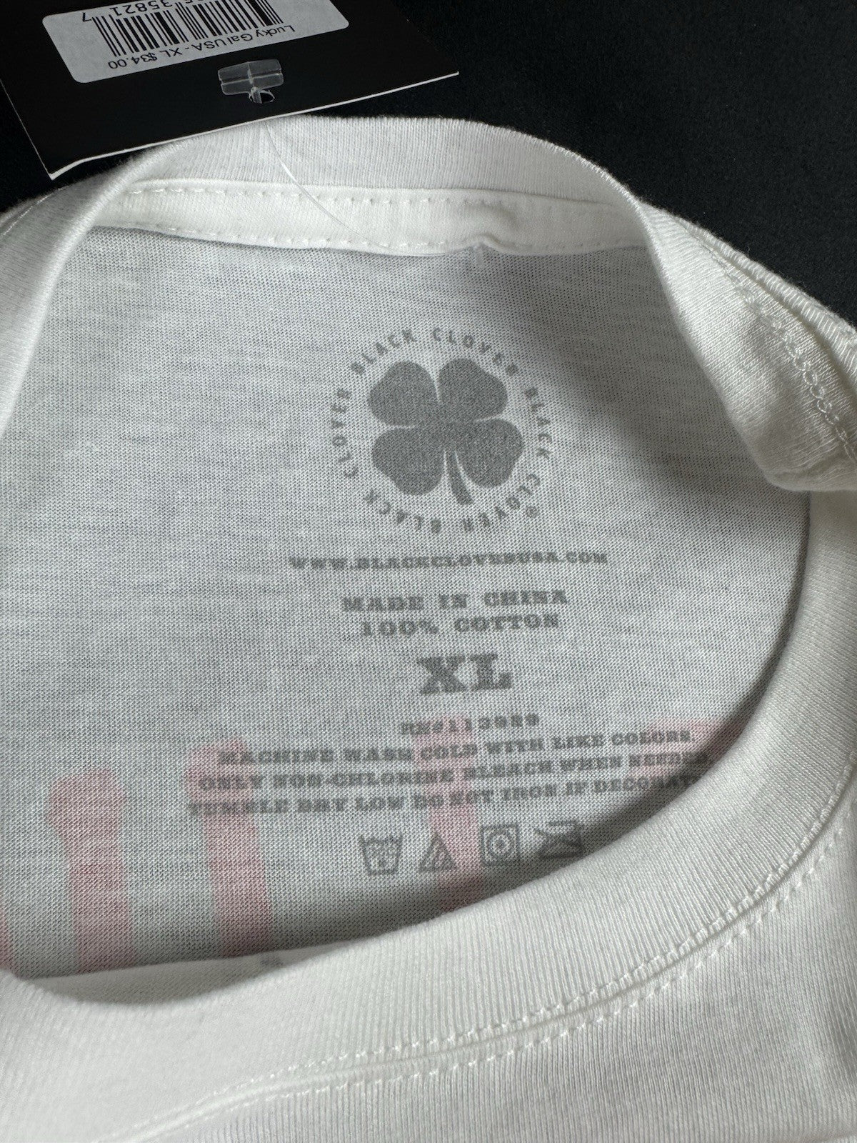 Black Clover Women’s T-Shirt Clover Logo Sz XL      (B.181)