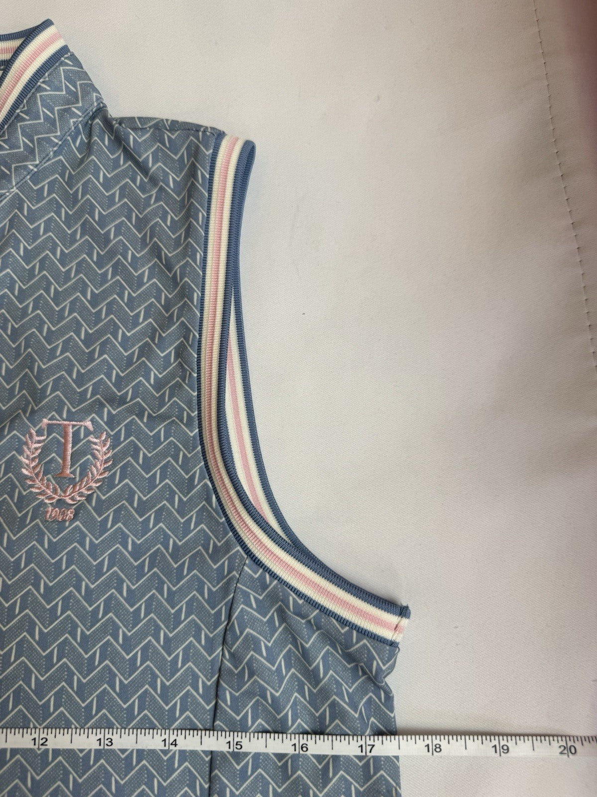 RLX Ralph Lauren Women’s Golf Polo Shirt Size M.   (B.167)