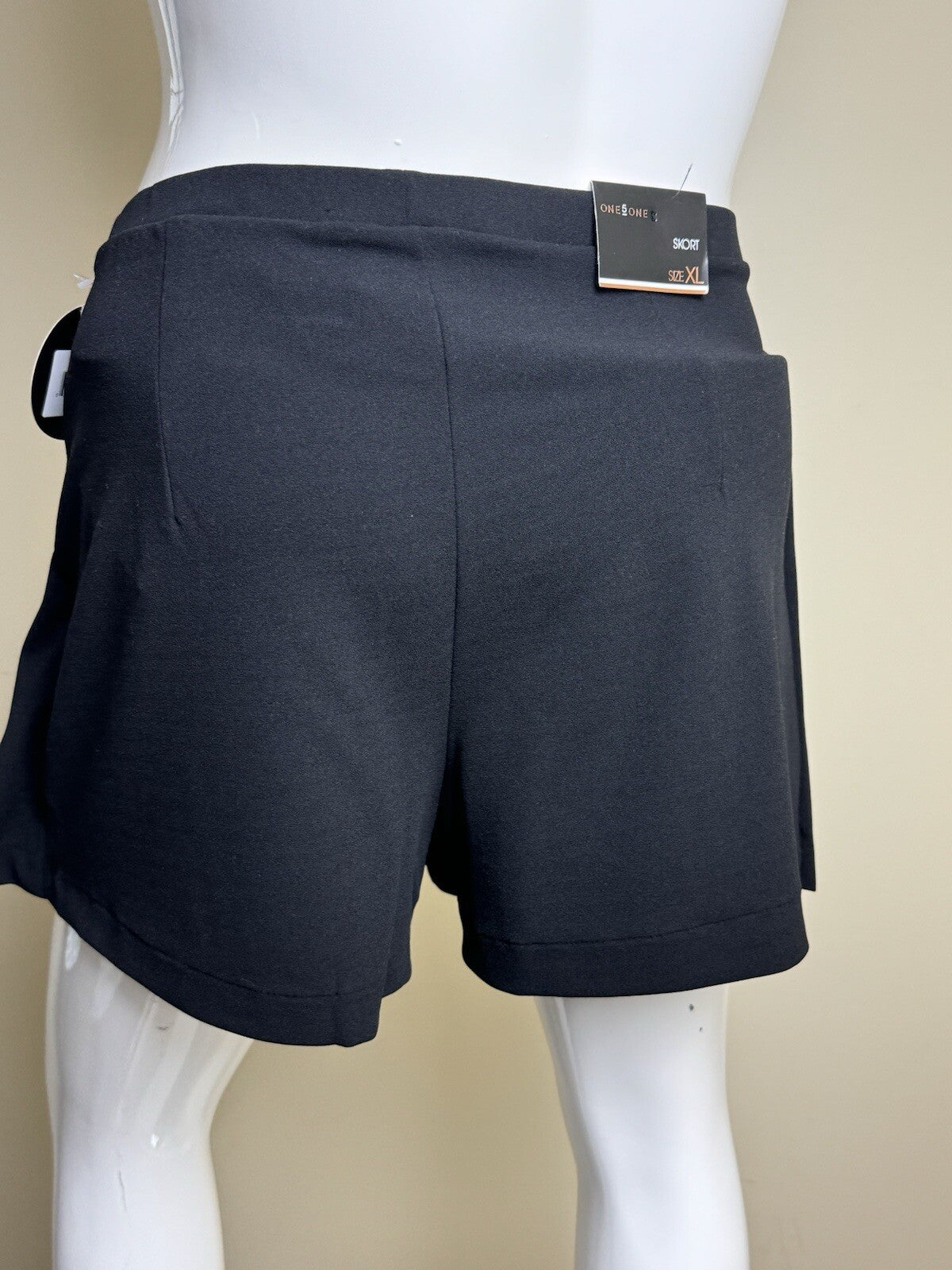 One 5 One Women Black Ruffled Skirt Sz XL. (B.91)