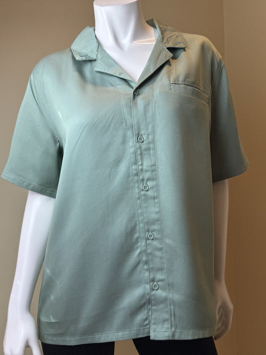 $75 Nike Women’s Michael Jordan Button Down Shirt Sz S.       (B.165)
