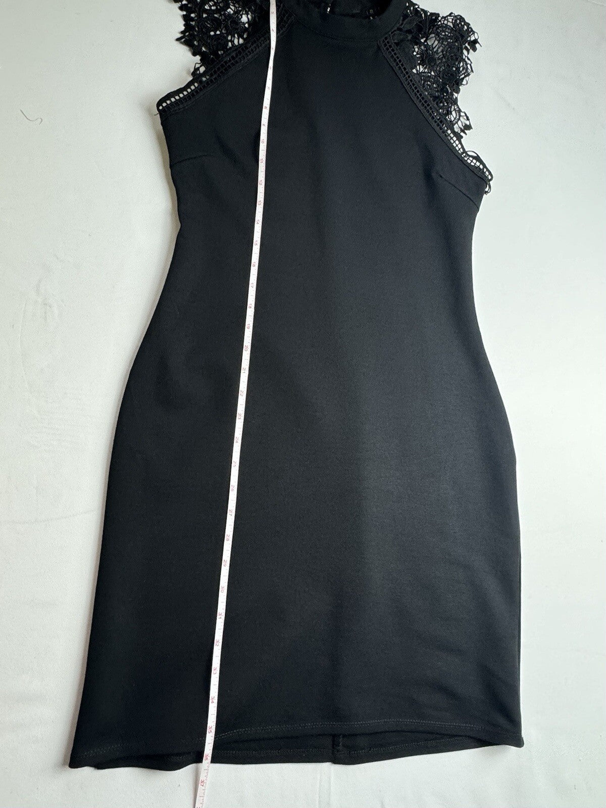 IRIS Women’s Black Dress bodycon lace cap sleeve Sz M.  (B.64