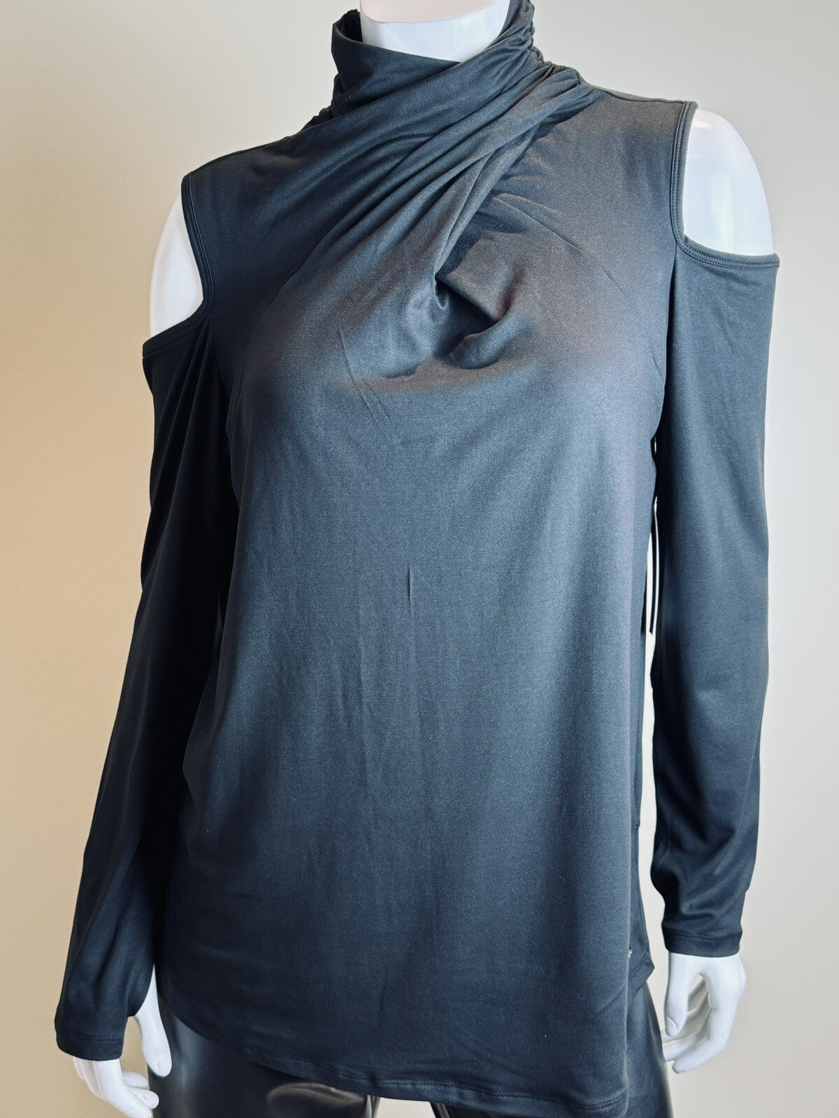 Tahari Sport Women’s top long sleeves open Shoulder Black Sz L (76)