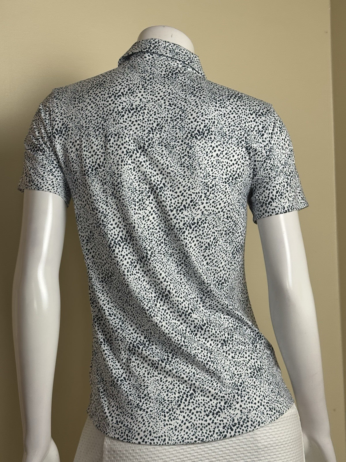 Puma Women’s Golf Shirt Sz S.   (B.174)