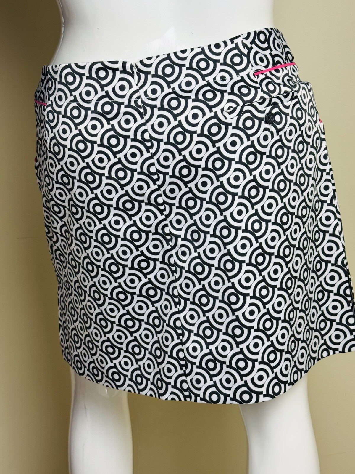 SPORT HALEY Women’s Golf Skort Black and White Sz 16. (B.125)