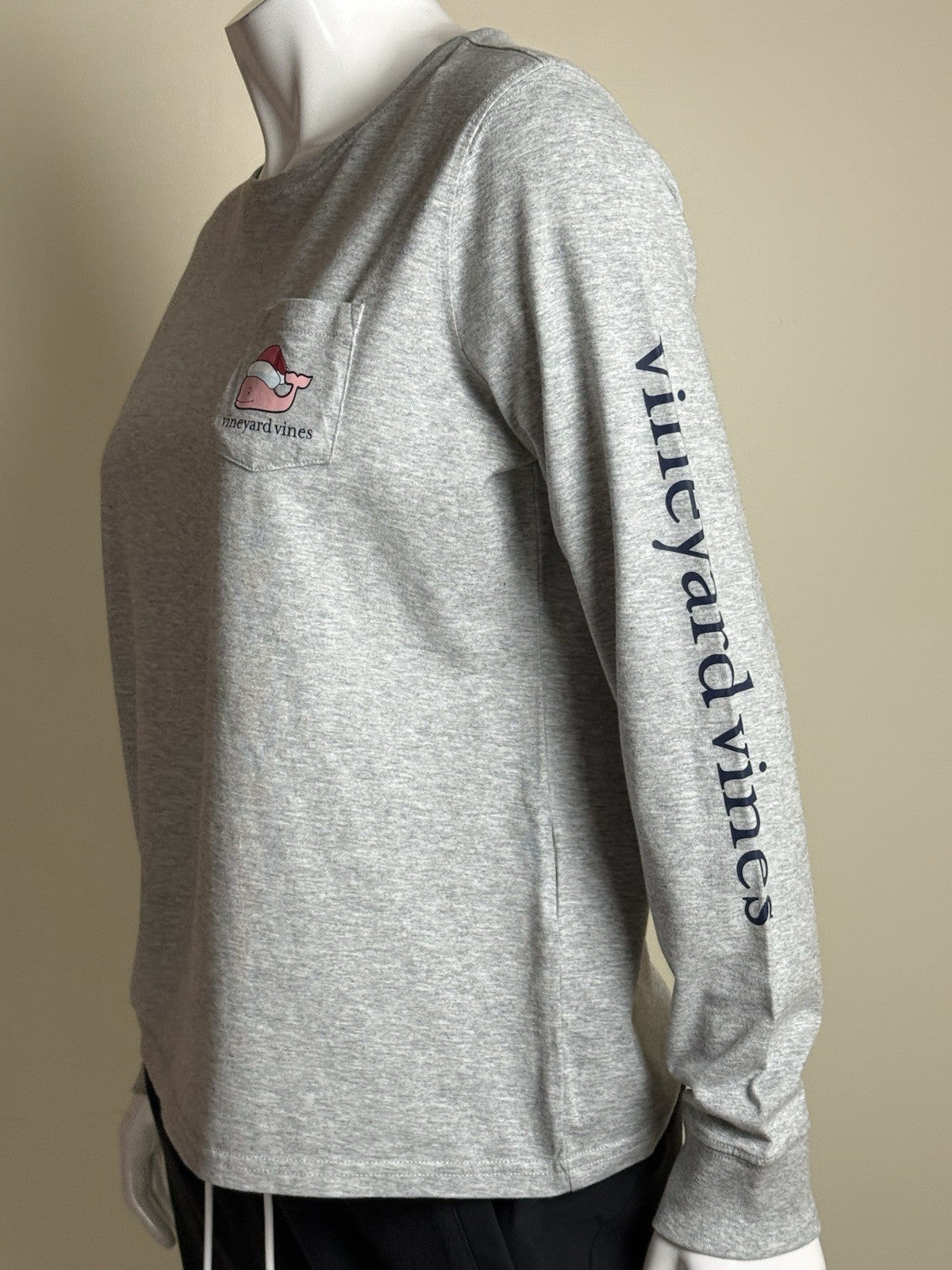 $Vineyard Vines Women’s Santa Whale Sweatshirt Sz S.     (B.194)