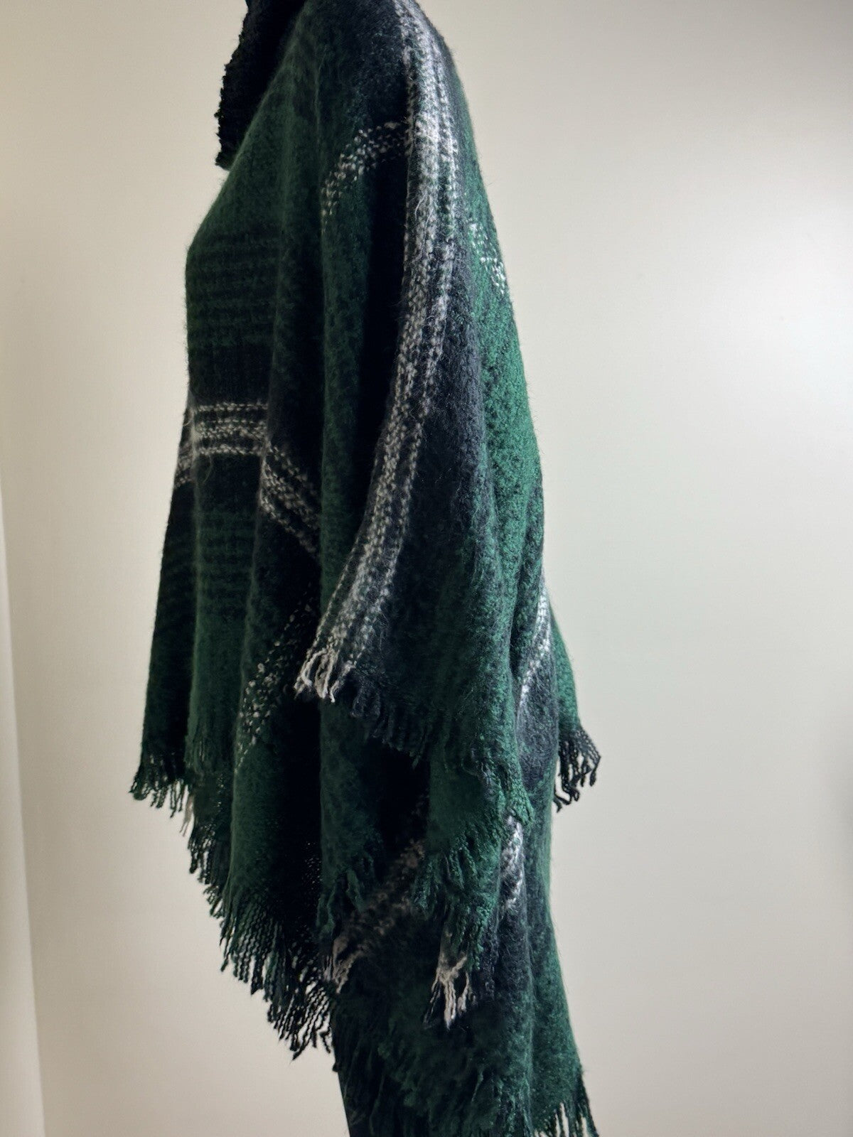 $98 MAX EDITION WOMAN’S GREEN & BLACK PLAID PONCHO SZ S/M. (B.123)
