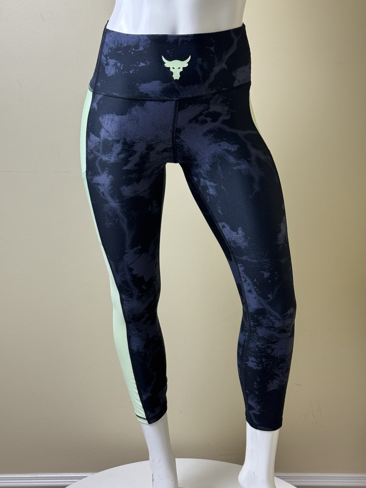 $85 Under Armour Women’s Leggings Size S   (B.163)