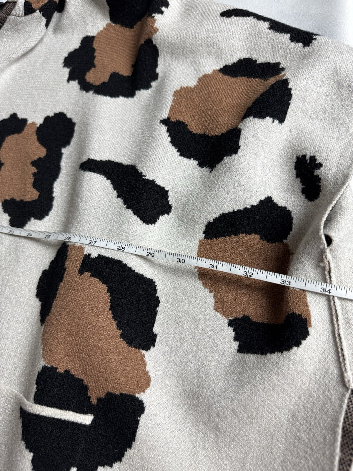 $98 Carmen Marc Valvo Hooded Zip Knit Poncho Size XL.  (B.125)