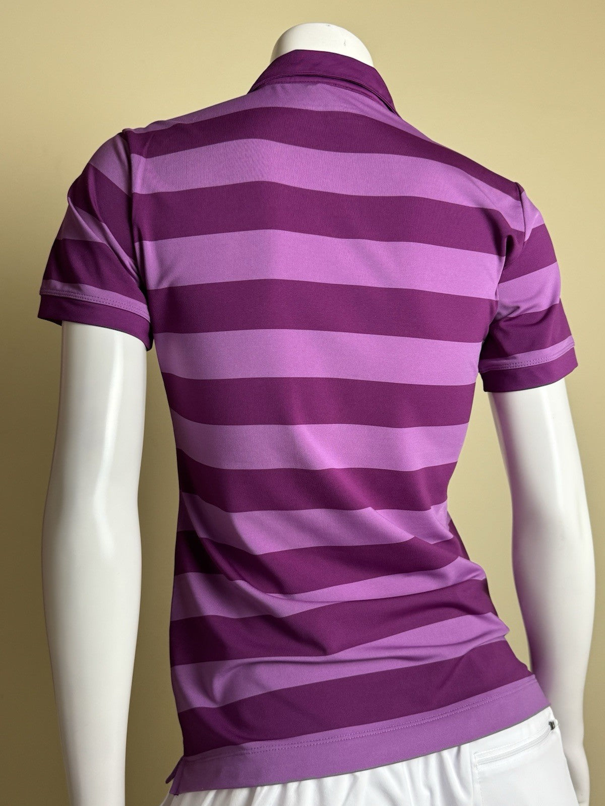 Nike Women’s Golf Shirt Sz S       (B.188)