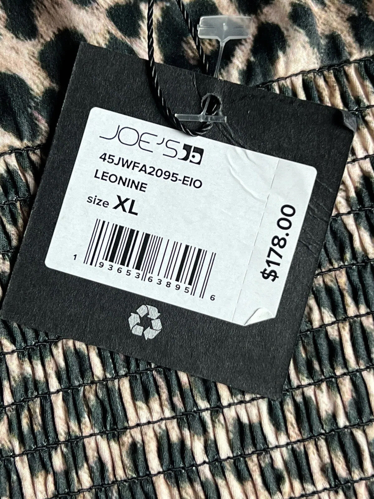 Joe’s Jean Women’s Leopard Blouse Stretchy Top  Size XL.  (51)
