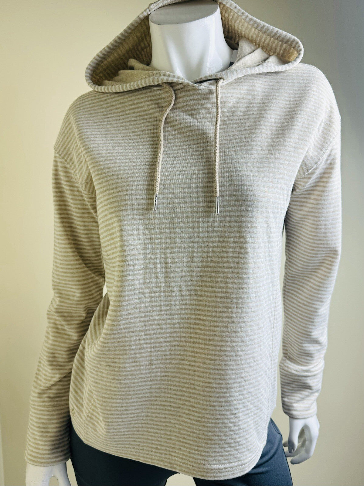 AHEAD Casuals WOMEN'S Hoodie Sweater Sz S .  (B.111)