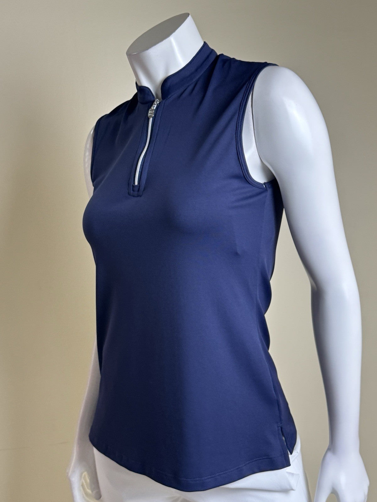 SOFIBELLA Women’s Golf-Tennis Shirt Sz M.  (B.172)