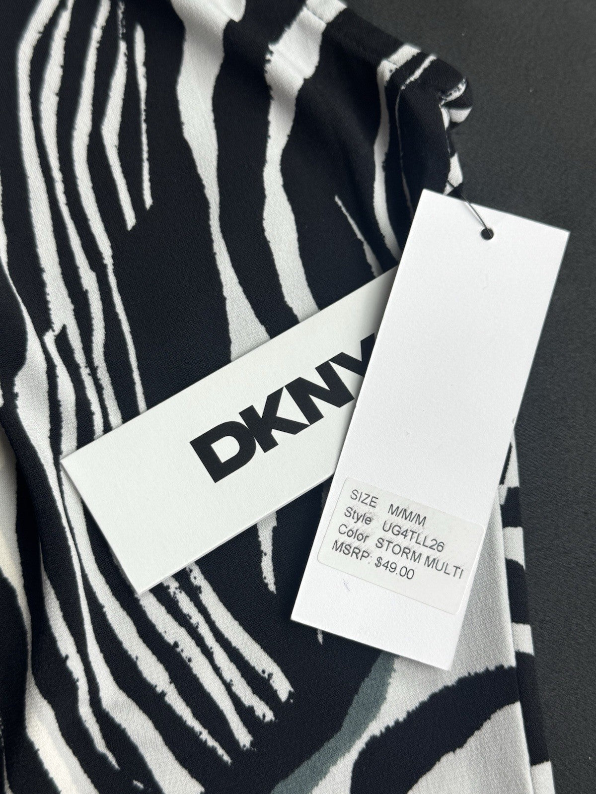 $49 DKNY Women's Black And White Blouse Sz M. (B.175)