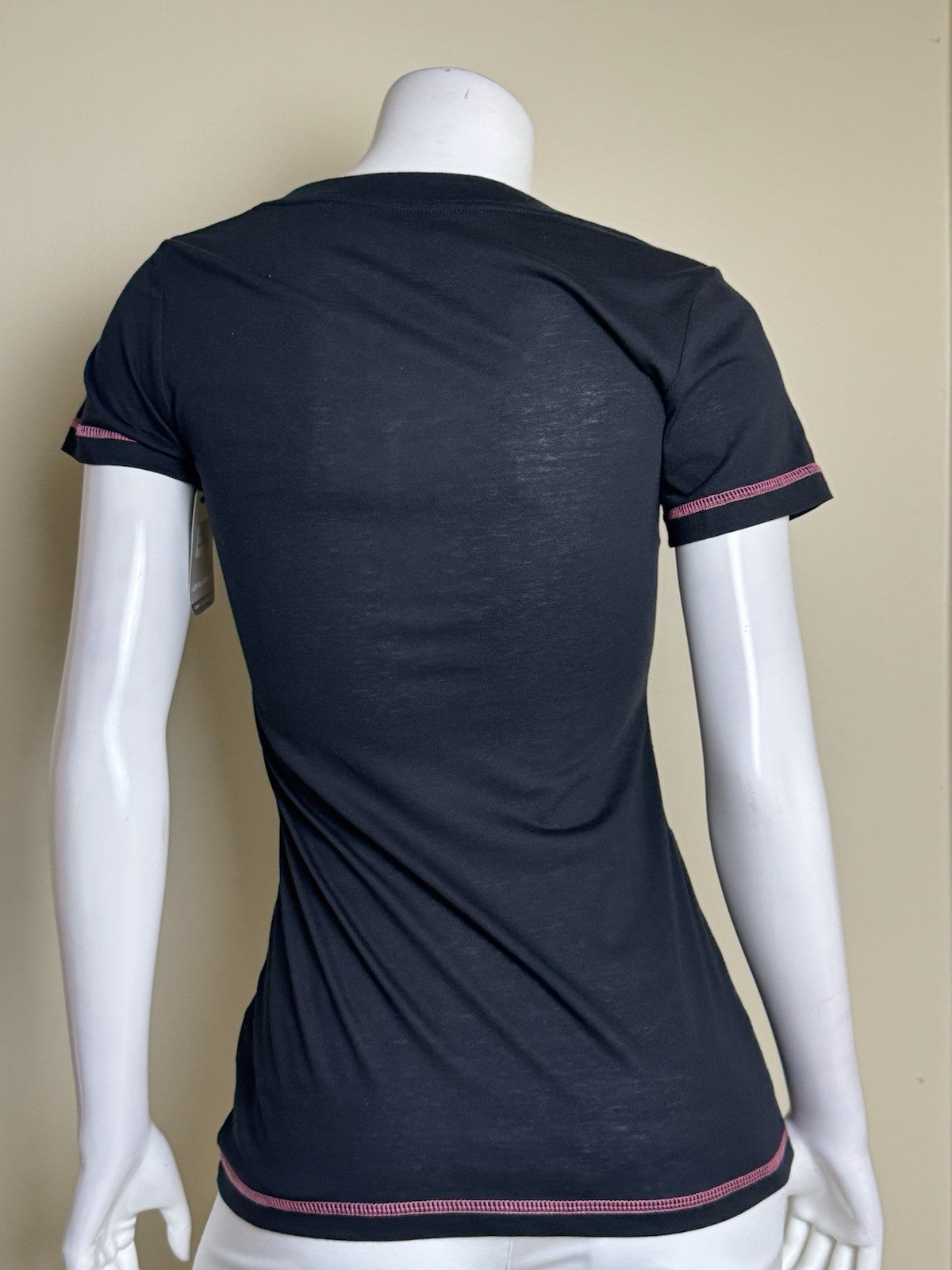 LeverWear Women's T-shirt Sz M   (B.172)