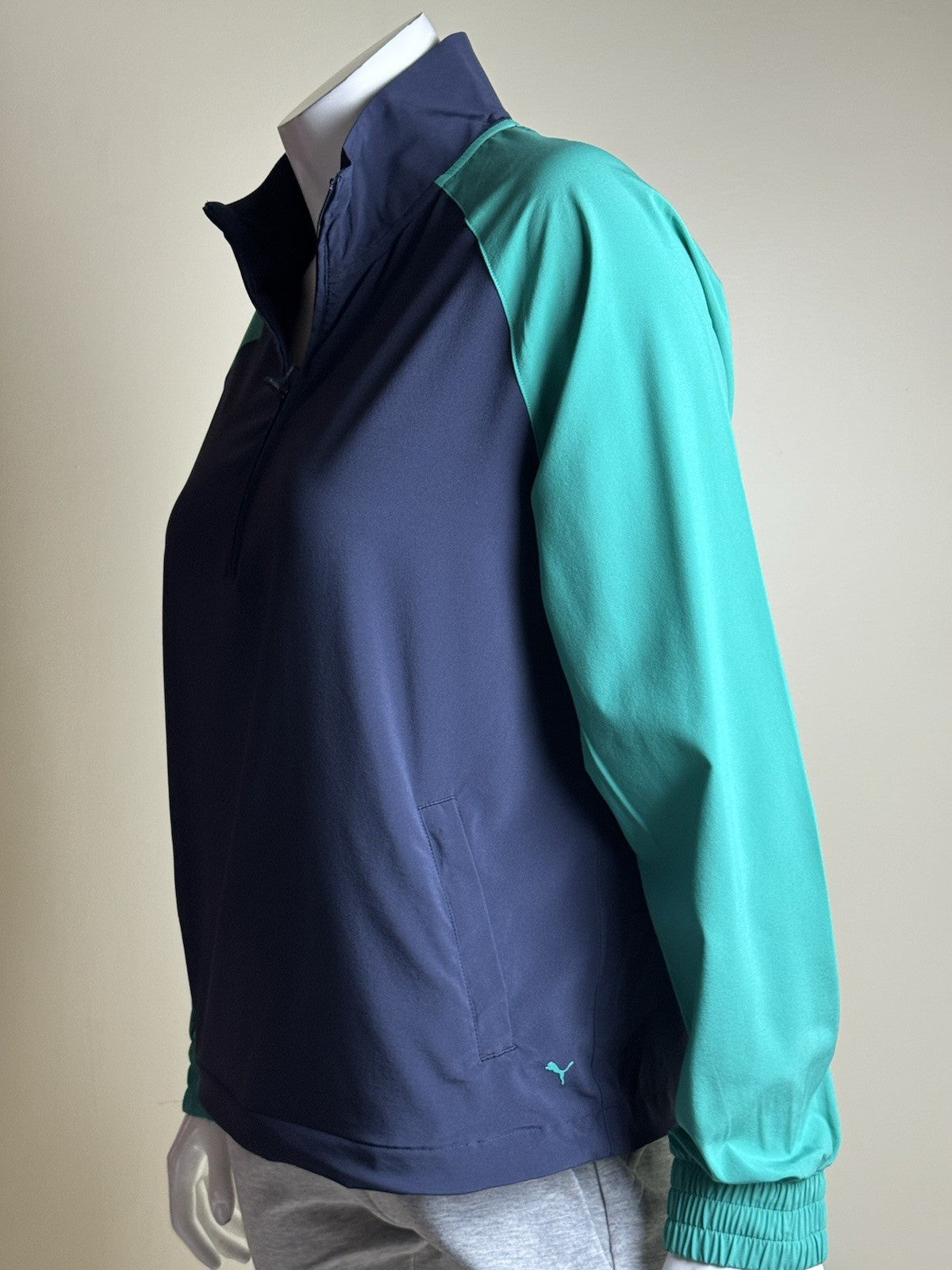 PUMA Women's Golf Sweatshirt Sz S.  (B.157)