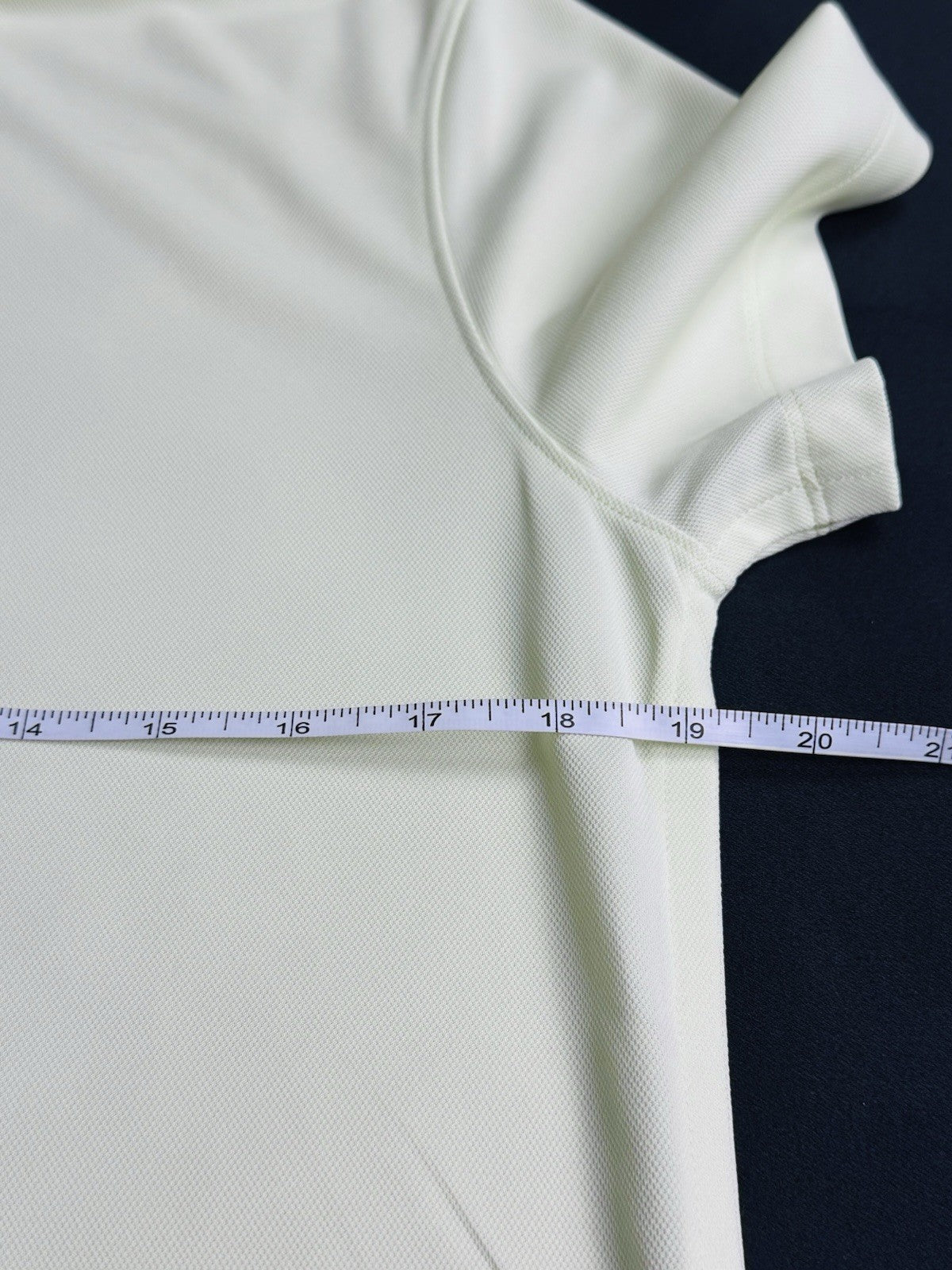 $65 Nike Women’s Golf Shirt Sz L       (B.188)