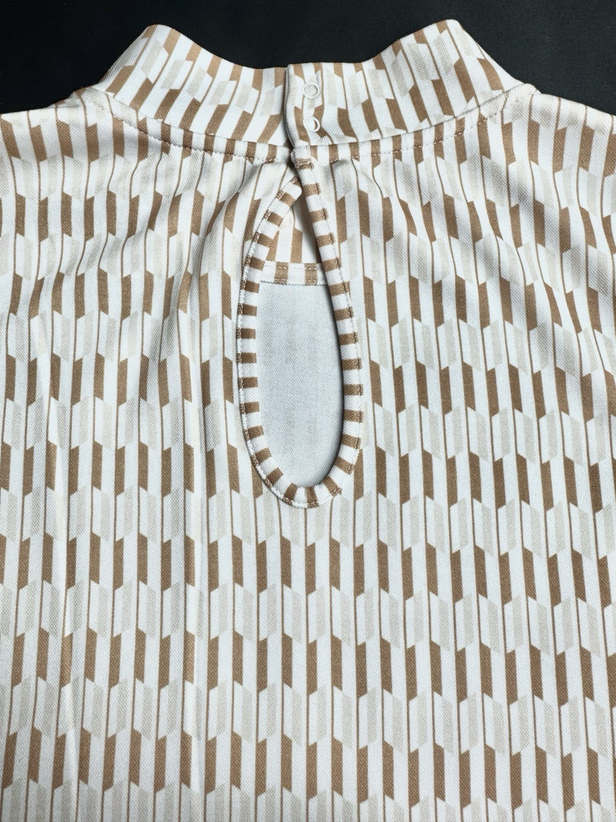 $130 A. Putnam Women’s Sleeveless Keyhole Top Sz S. (B.170)