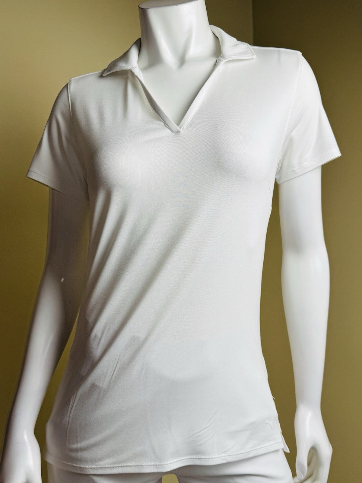 Puma Women’s Golf Shirt Sz S.   (B.170)