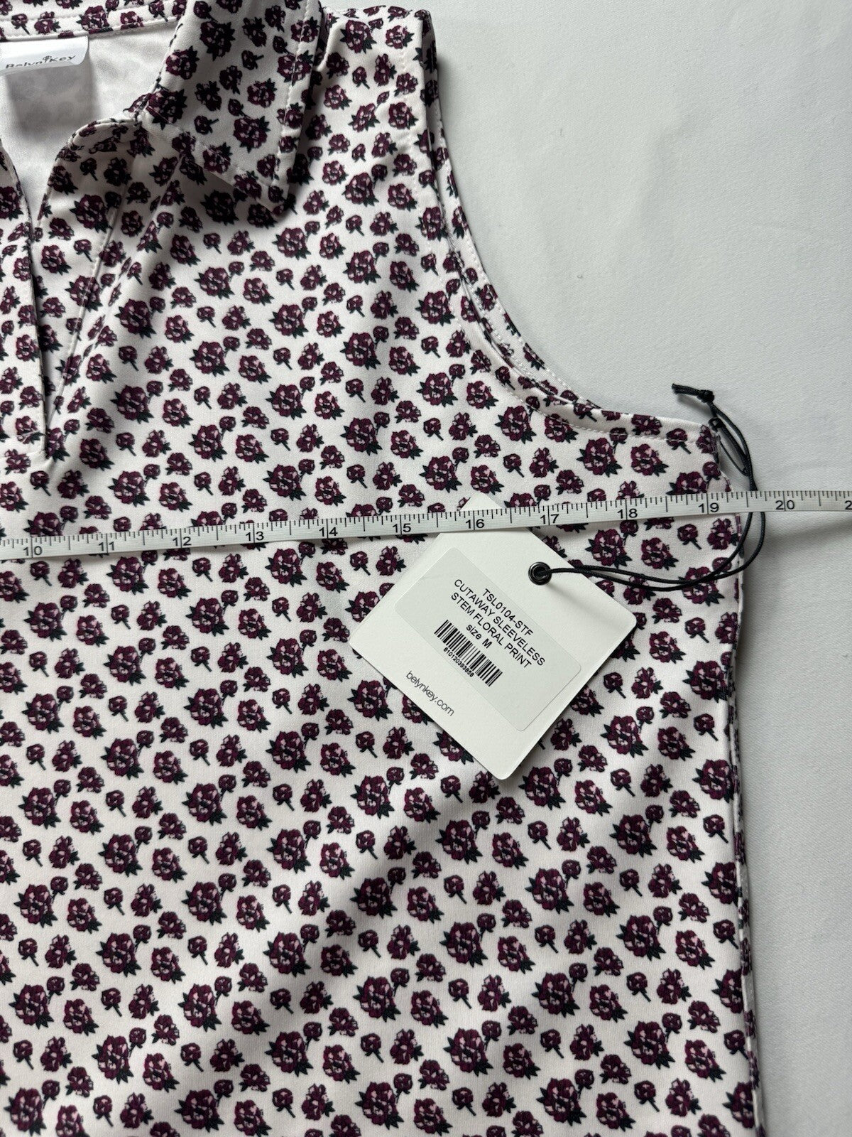 BELYN KEY Women’s Sleeveless Golf Shirt Sz M.    (B.134)