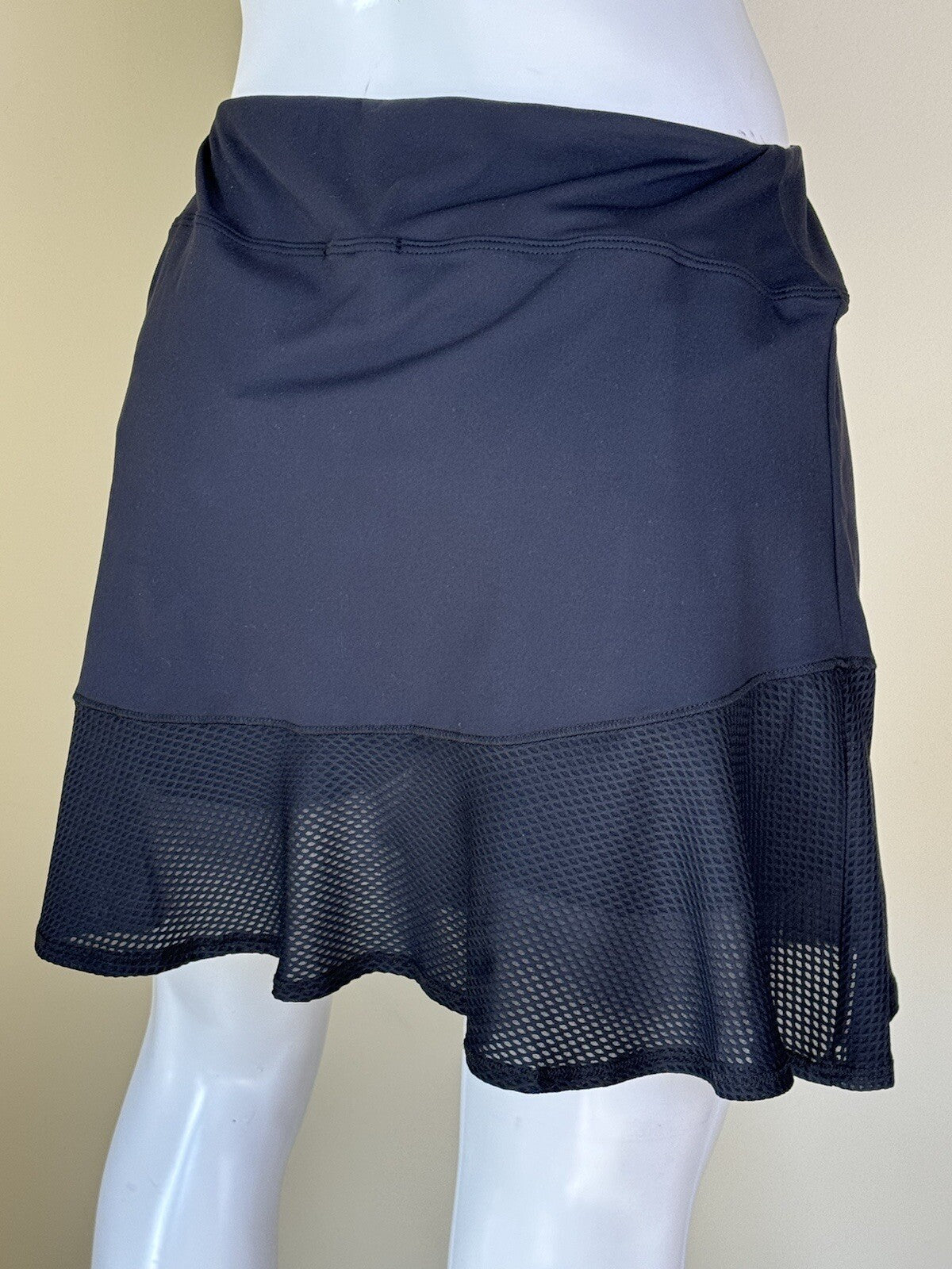 FIA Green California Women’s Black Skirt Sz M. (B.67)