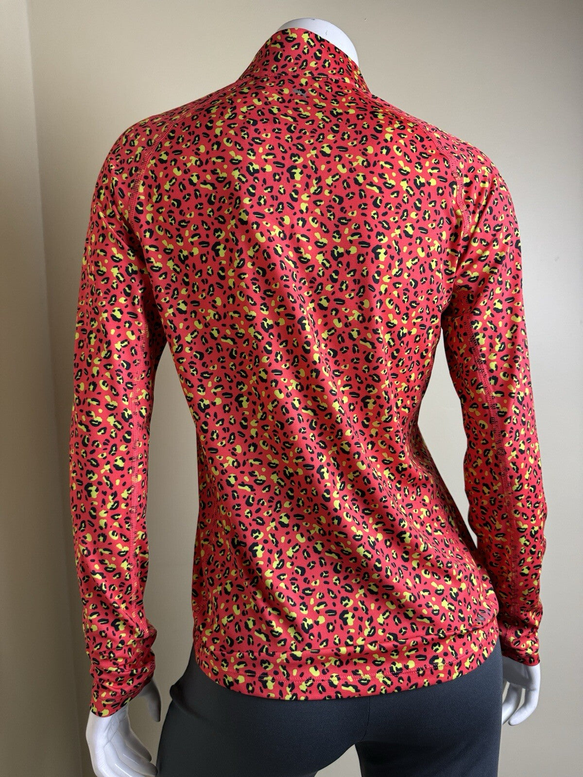 Puma Women's Leopard Print Sweatshirt Size S.   (B.110/1)