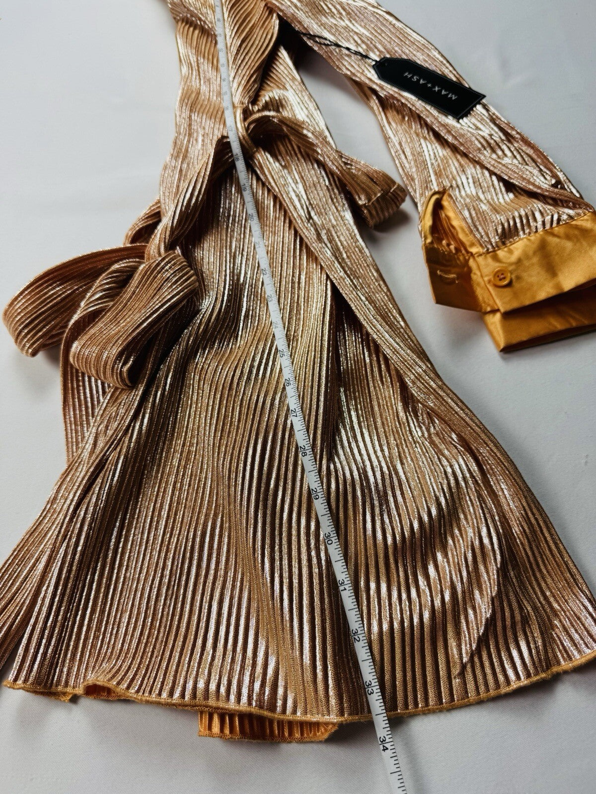 Max + Ash Women’s Gold Metallic Belted Dress Sz M.      (B.38)