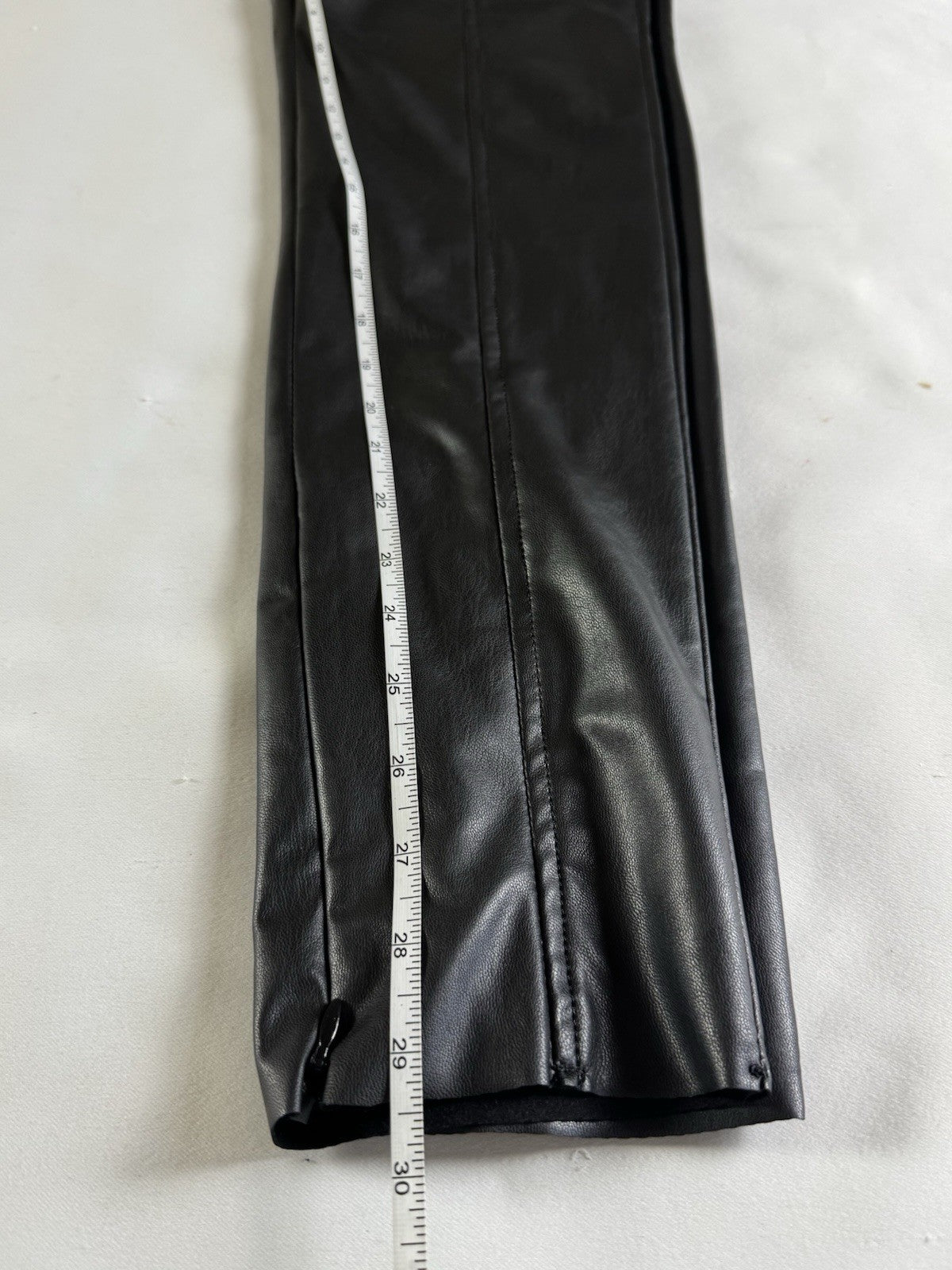 $99 DKNY Women's Black Faux Leather Pull-On Pants Size XS.  (B.065)