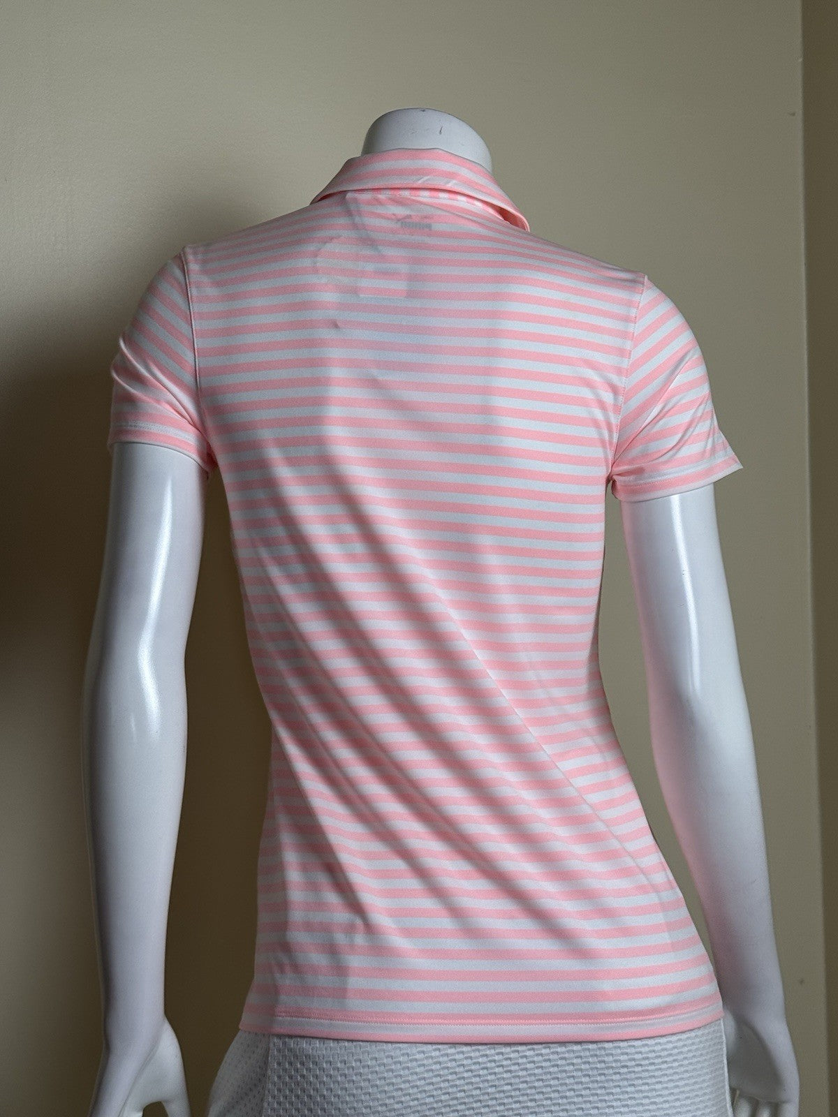 Puma Women’s Golf Shirt Sz S.   (B.174)