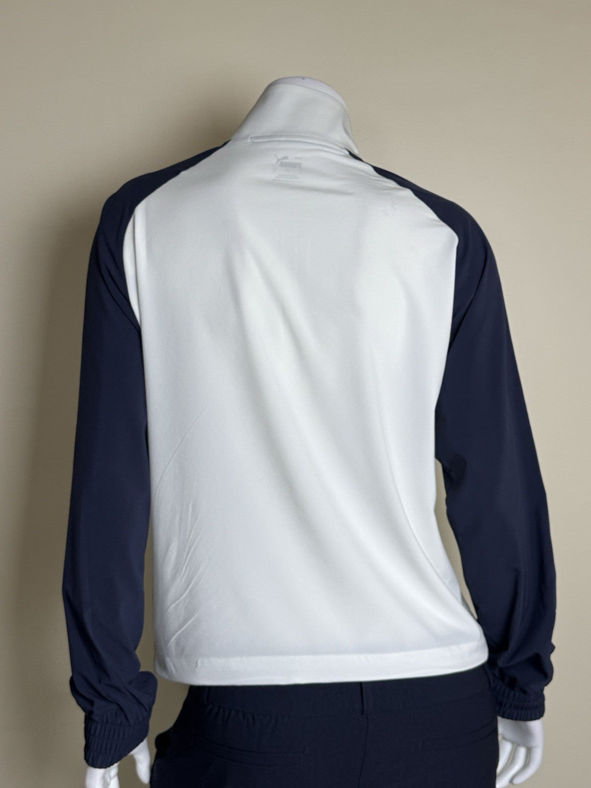 PUMA Women's Golf Sweatshirt Sz S.  (B.065)