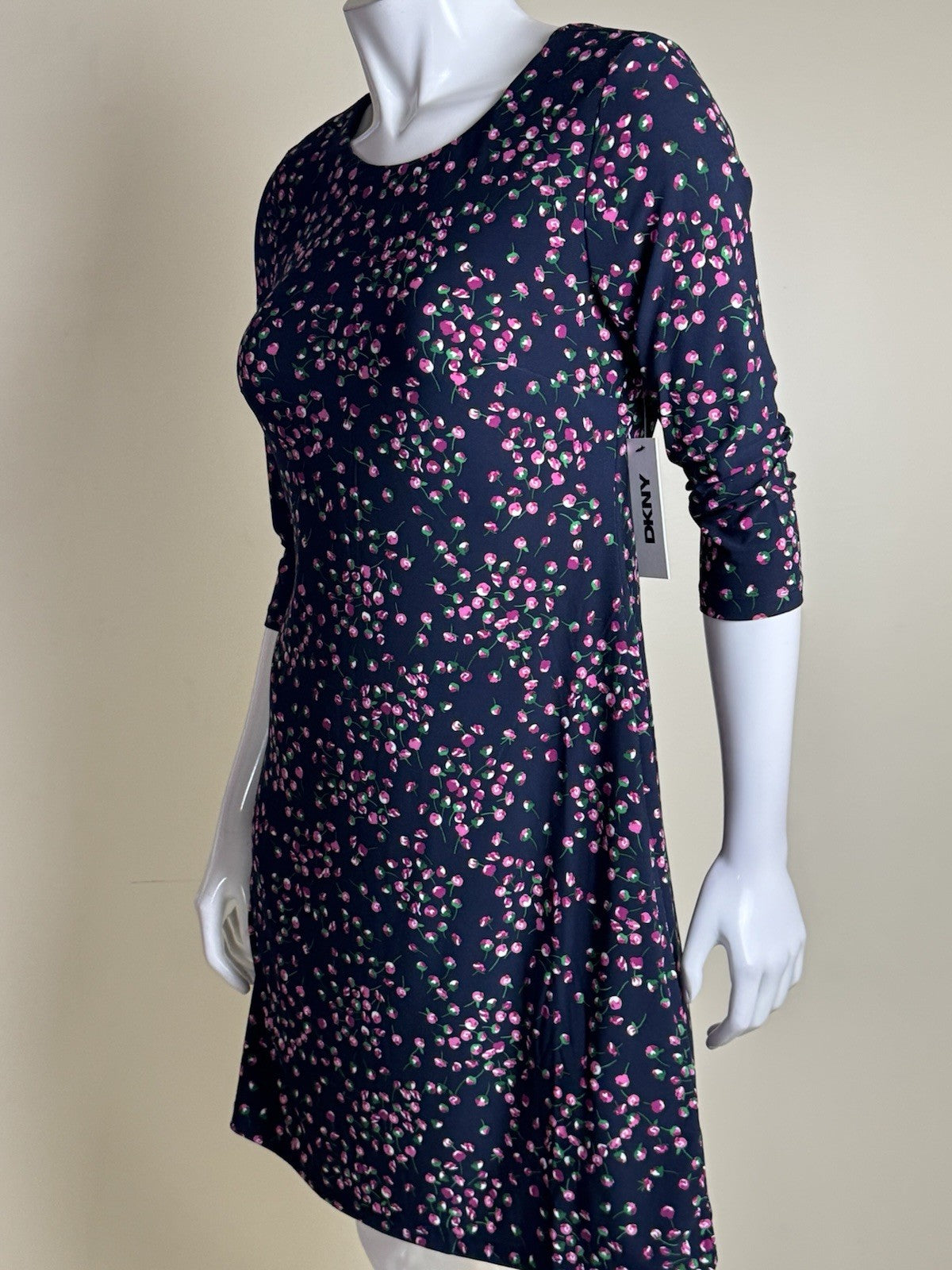 $99 DKNY Women’s Floral Dress Sz 4    (B.065)