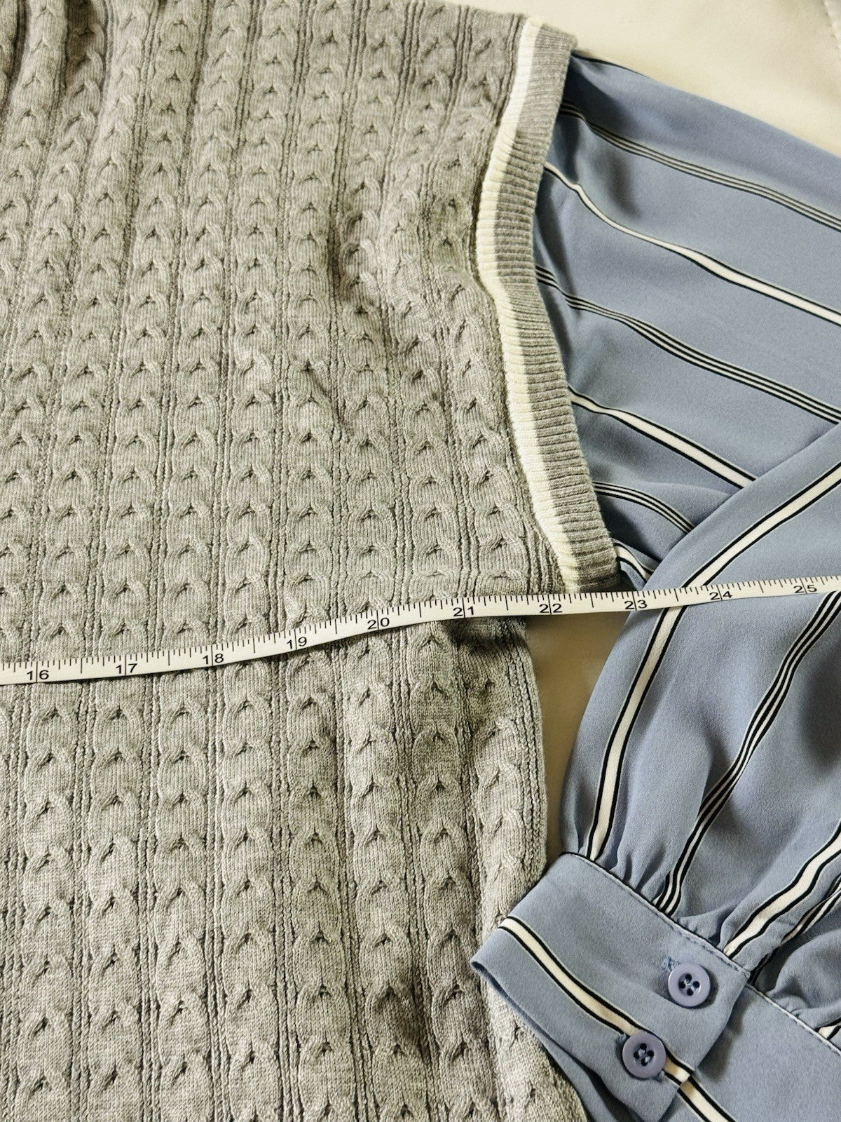 $99 Adrianna Papell V-neck Tipped Twofer Sweater Sz XL.       (B.191)