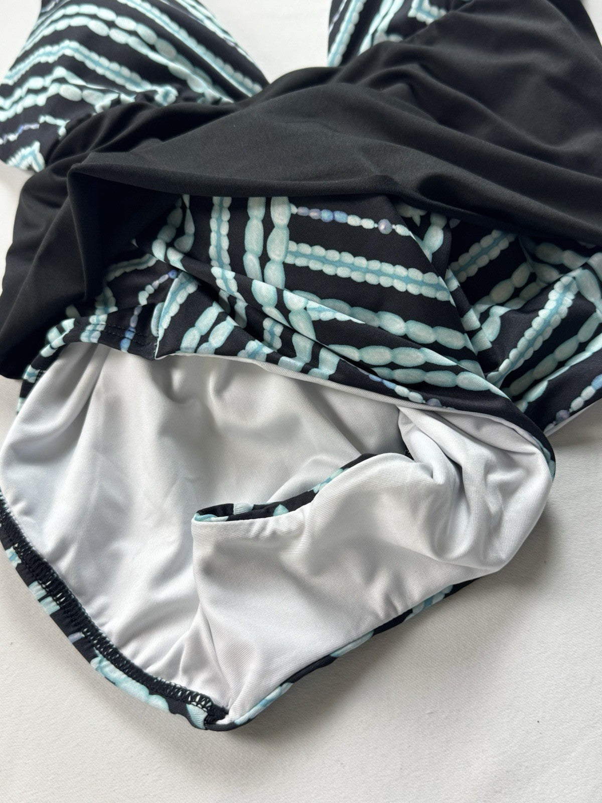 EMERALD BAY Women's One Piece Swimsuit SIZE 8.  (B.150)