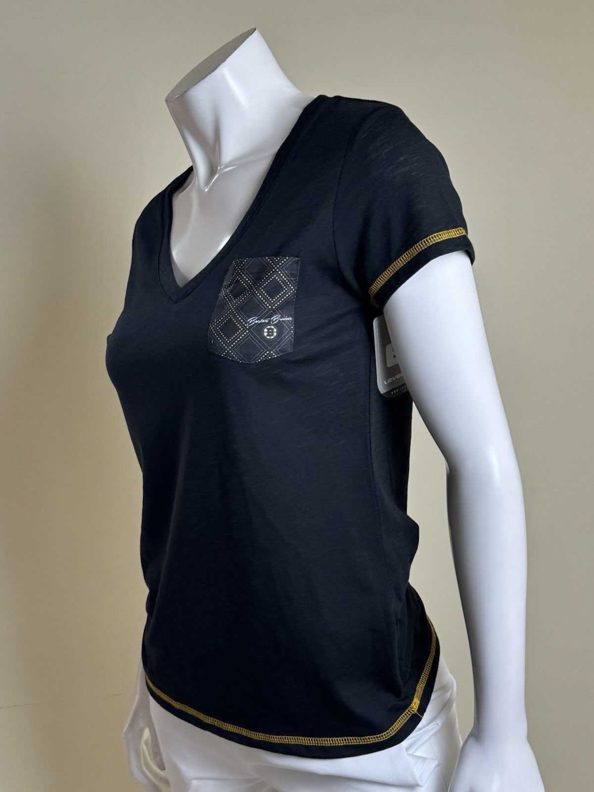 LeverWear Women's T-shirt Sz M   (B.172)