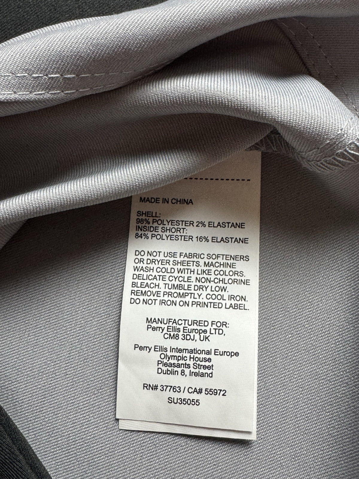 $68 PGA Tour Women’s Golf Skort Gray Pockets Sz 8.    (B.070)