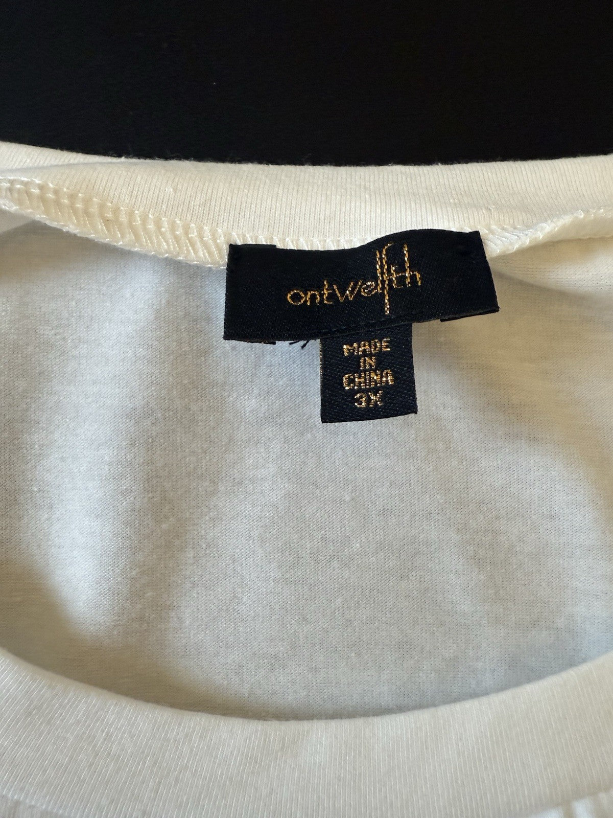 On Twelfth Women’s White Starts Rhinestone Shirt Sz 3XL.        (B.161)