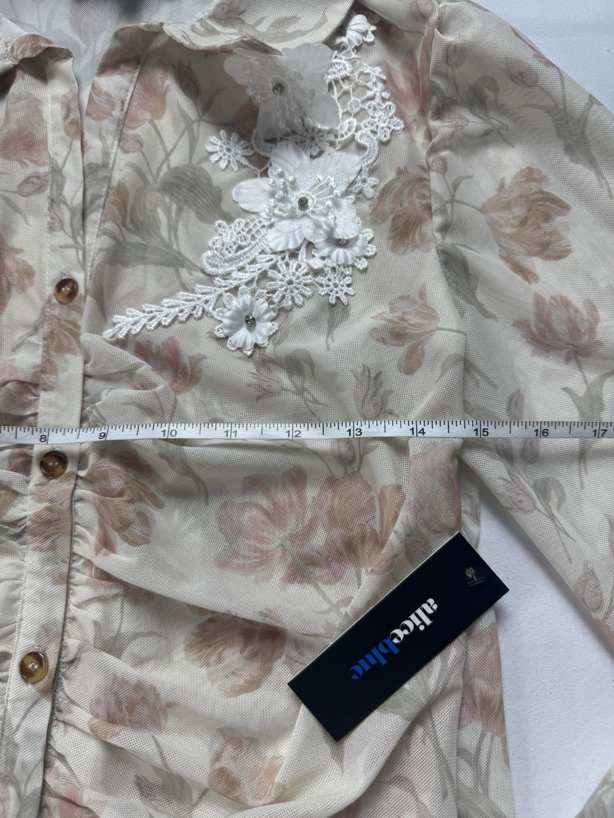 Alice Blue Women’s Long Sleeves Shirt Sz XL.     (B.151)