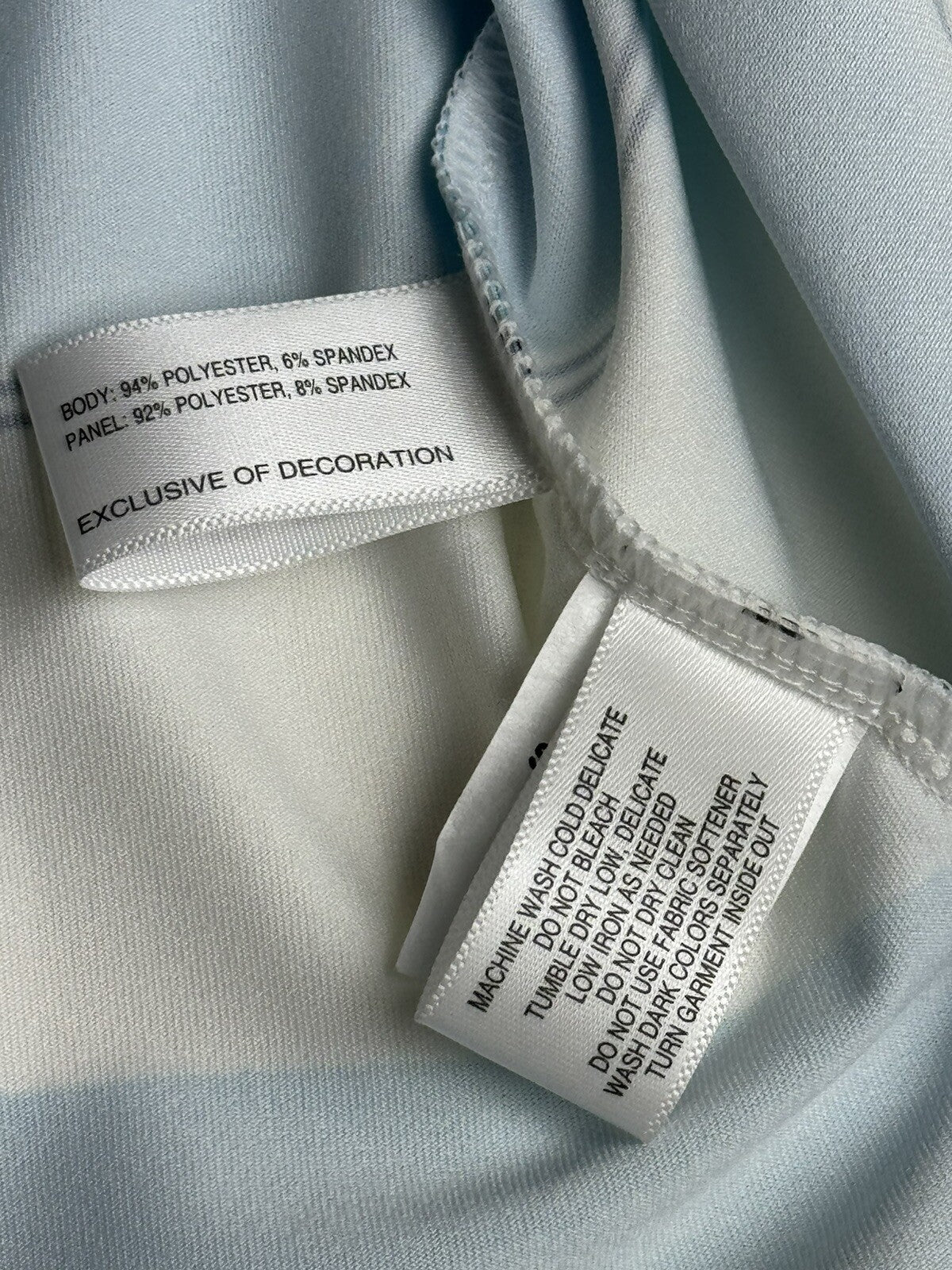 Cutter and Buck Women’s White Blue Polo Shirt Size M.     (B.68)