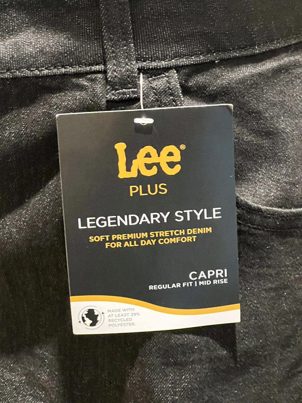 LEE Women’s Size 26 Denim Mid Rise Capri Jeans NWT