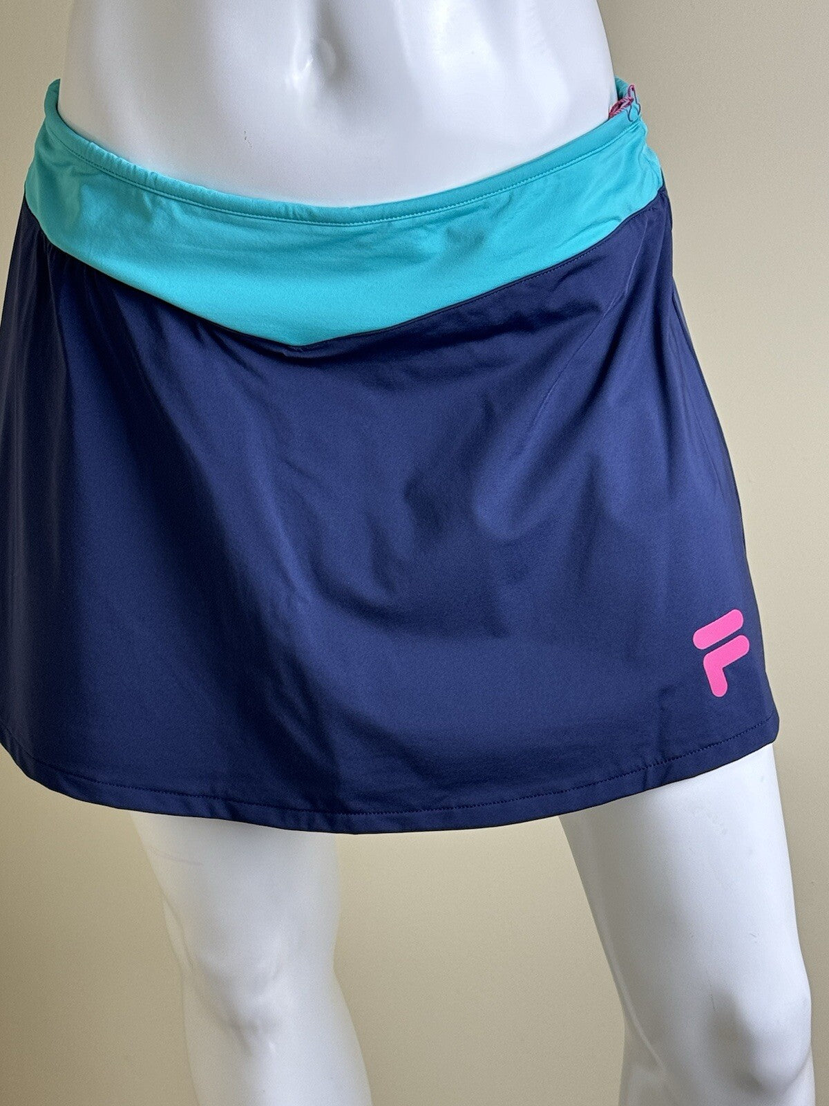 $70 Fila Women's Tennis Golf Skort Size L. (B.53)