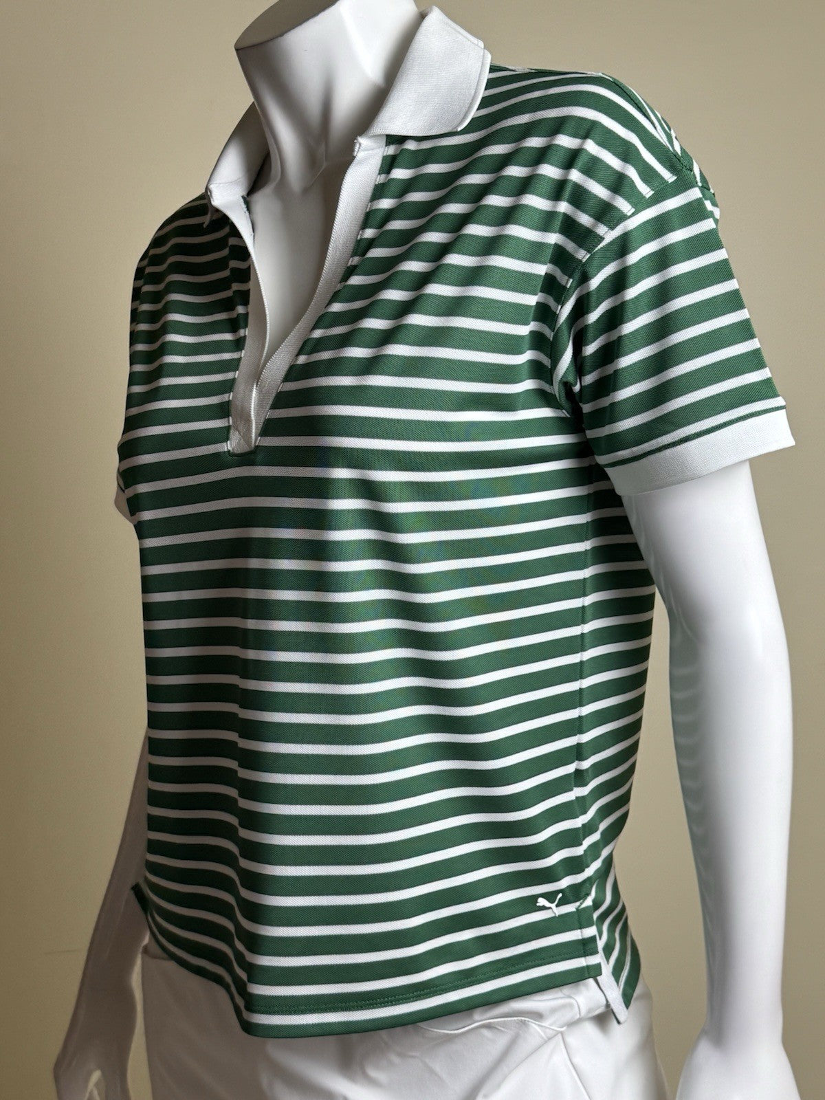 Puma Women's Golf Shirt Size S.   (B.182)